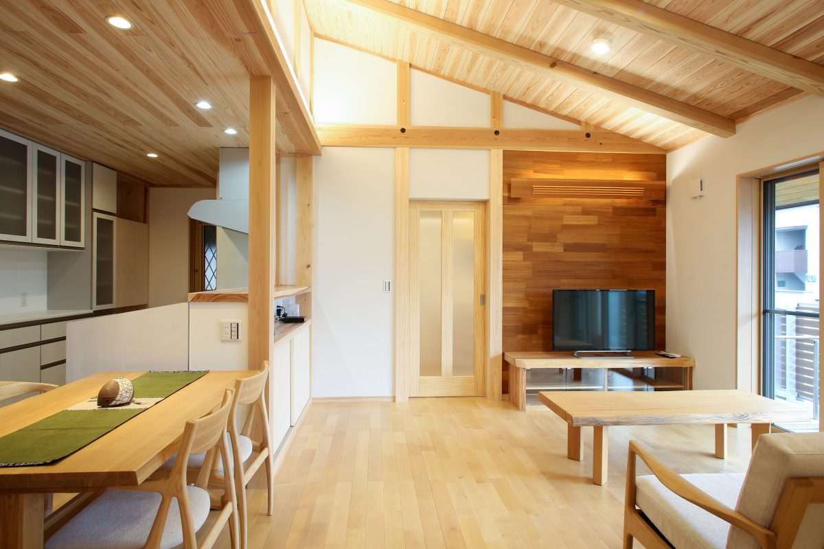 今注目の二世帯住宅 平屋 2階建ての住まい Vol 4 浜松の新築住宅なら天竜材の木の家を 村木建築工房