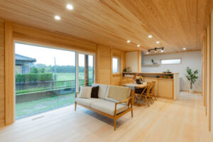 木の温もりをまとう、板倉の家